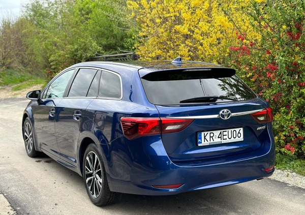 Toyota Avensis cena 66900 przebieg: 106000, rok produkcji 2018 z Kraków małe 121